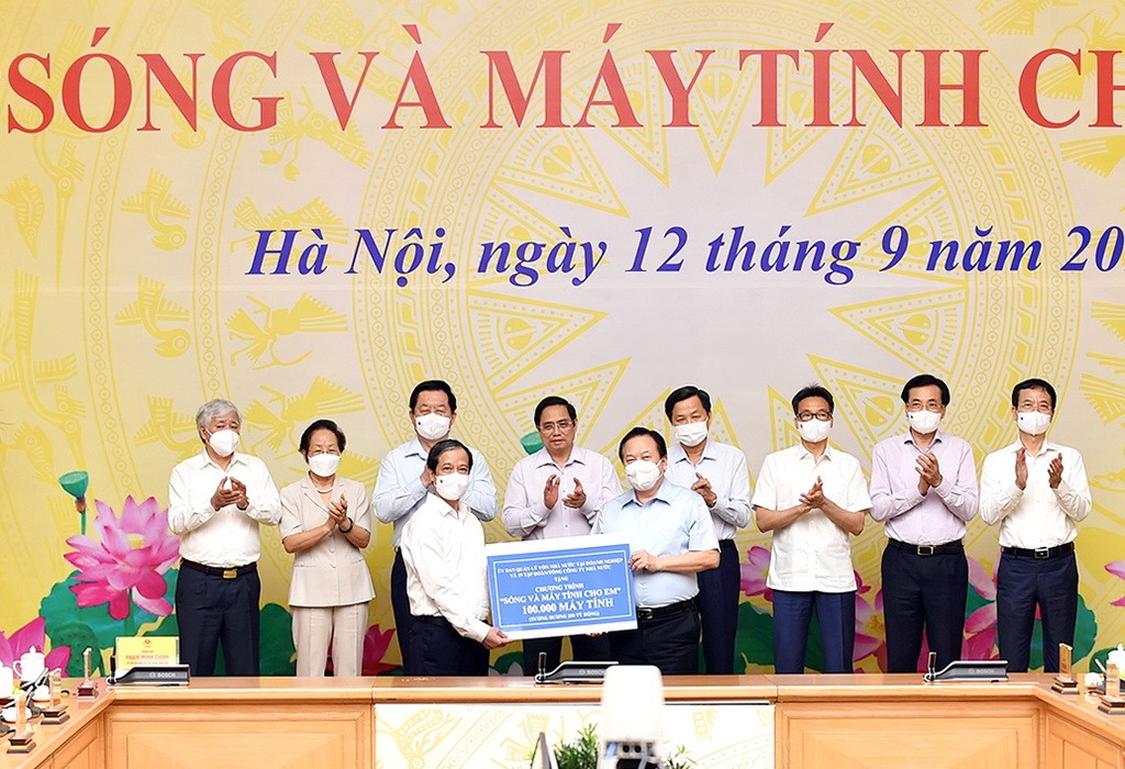 Ủy ban Quản lý vốn nhà nước tại doanh nghiệp và các Tập đoàn, Tổng công ty ủng hộ 100.000 máy tính cho Chương trình “Sóng và máy tính cho em"