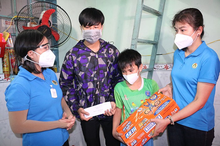Bộ LĐTBXH đề nghị các địa phương triển khai các biện pháp chăm sóc trẻ em mồ côi do COVID-19