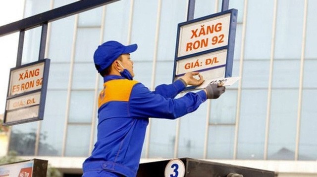 Giá xăng dầu trong nước điều chỉnh tăng do giá thế giới tăng mạnh