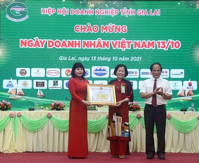 Gia Lai: Doanh nhân Nguyễn Thị Sen tái đắc cử Chủ tịch Hiệp hội Doanh nghiệp tỉnh lần thứ III