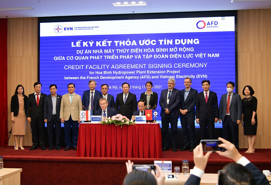 Ký kết khoản vay 1.900 tỷ đồng cho Dự án Nhà máy Thủy điện Hòa Bình mở rộng