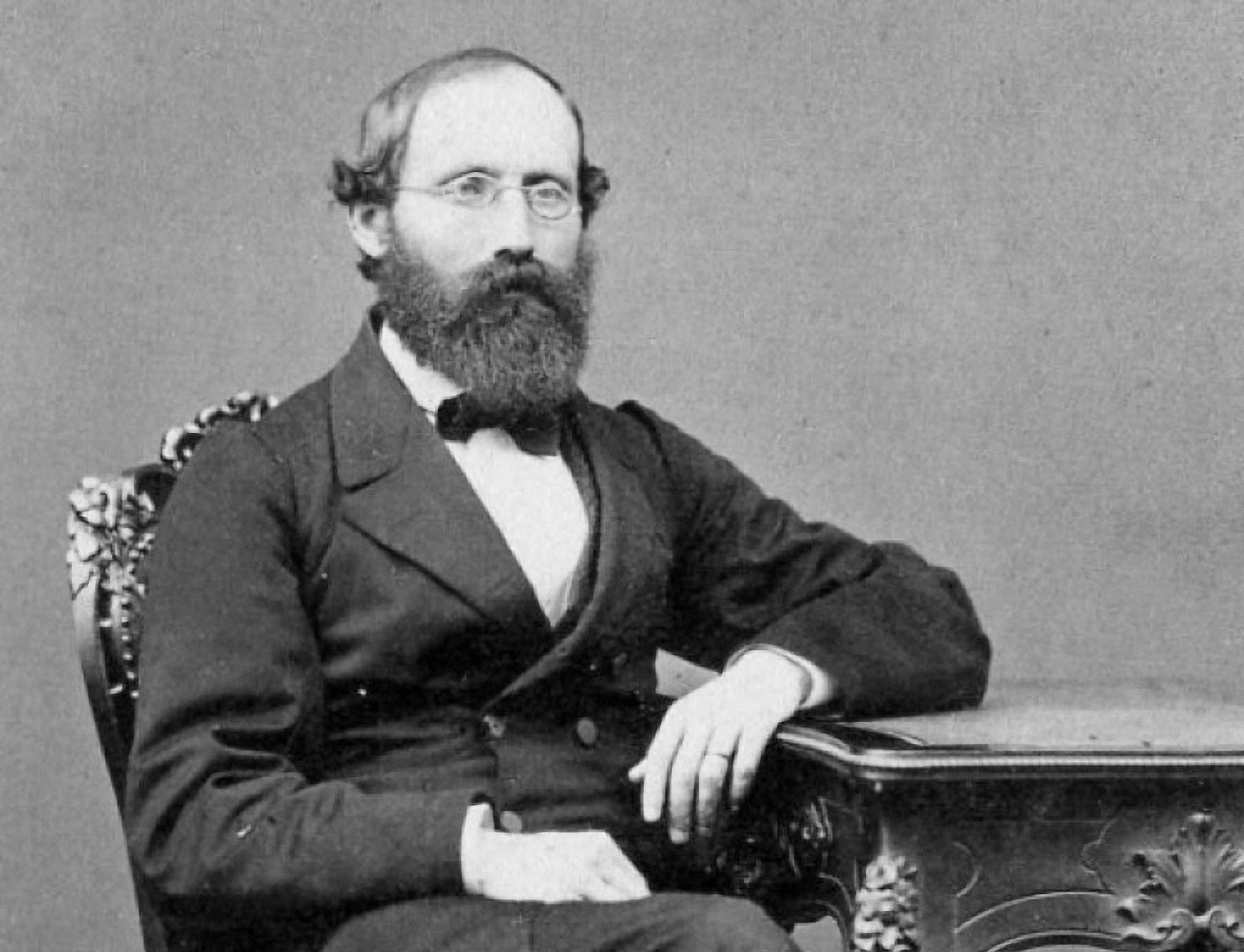 Bernhard Riemann: Người xây nền tảng hình học về không gian cong