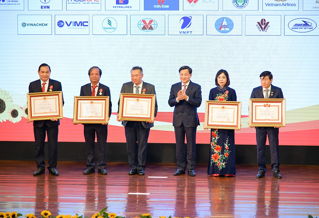 Năm 2021, các Tập đoàn, Tổng công ty Nhà nước đã thực hiện thắng lợi “mục tiêu kép”