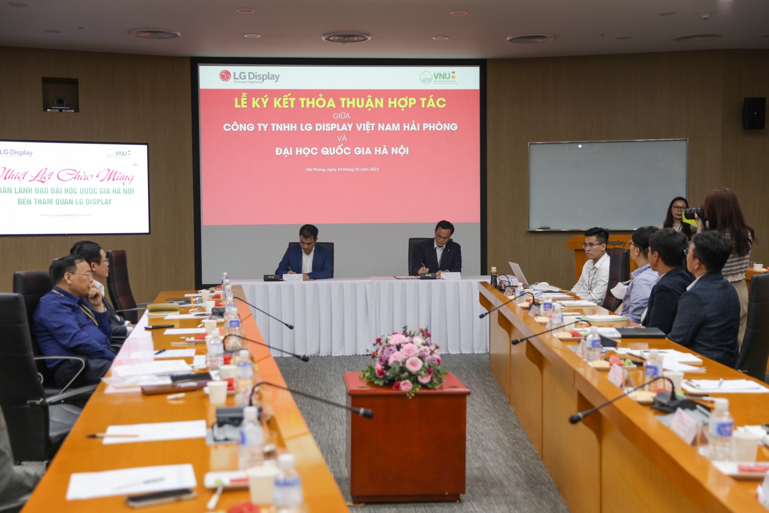 ĐH Quốc gia Hà Nội và LG Display Việt Nam Hải Phòng lần đầu hợp tác về công nghệ và kỹ thuật