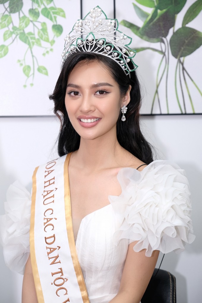 Nông Thúy Hằng ngày càng rạng rỡ hậu đặng quang, lần đầu khoe giọng tự hào hát về quê hương Hà Giang
