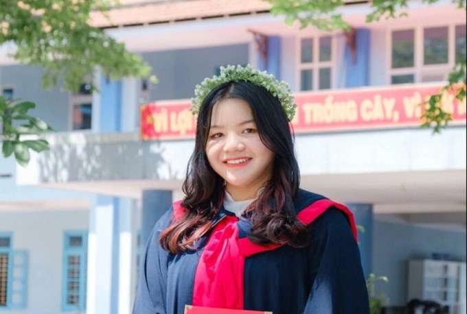 Ngưỡng mộ: Nữ sinh Huế đạt điểm 10 môn Ngữ Văn, viết 11 trang giấy trong vòng 115 phút