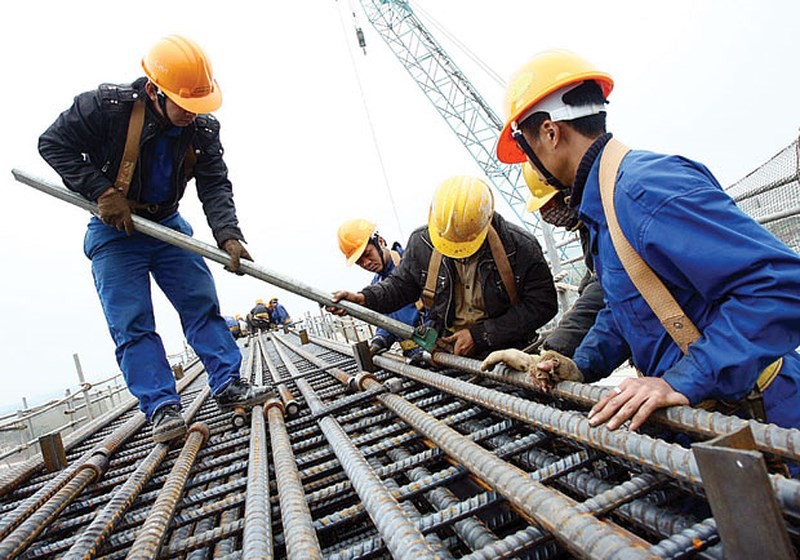 Ngành xây dựng hưởng lợi khi giá thép liên tục giảm mạnh