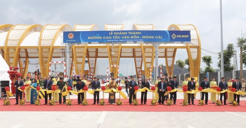 Thủ tướng Phạm Minh Chính cắt băng khánh thành cao tốc Vân Đồn – Móng Cái