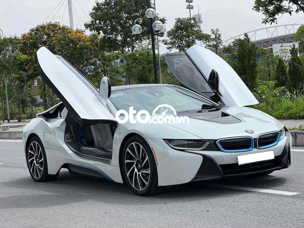 Xe hybrid thể thao BMW i8 cũ vẫn rất đắt giá dù đã khai tử