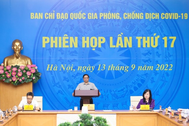 Thủ tướng yêu cầu thấm nhuần 'bài học xương máu' về tiêm vaccine; sớm khắc phục bằng được tình trạng thiếu thuốc