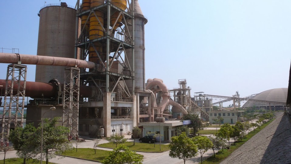 Một loạt nhà máy xi măng bị ngân hàng rao bán để thu hồi nợ