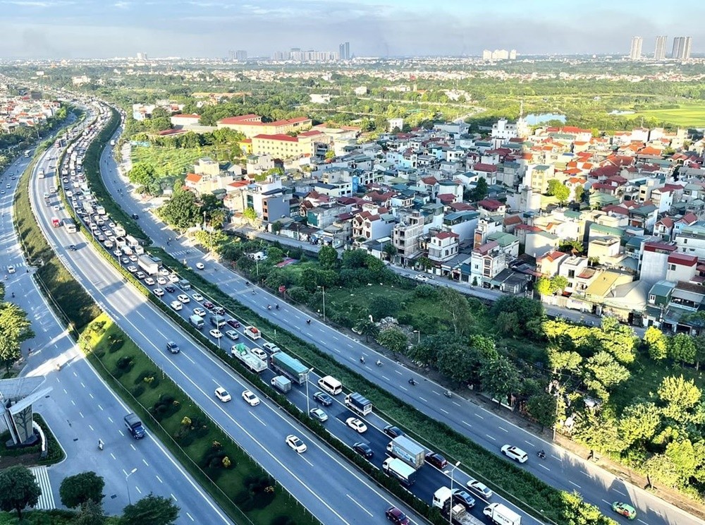 CSGT sử dụng mô tô đặc chủng để tuần tra, ghi hình sai phạm trên tuyến cầu Thanh Trì - Vành đai 3