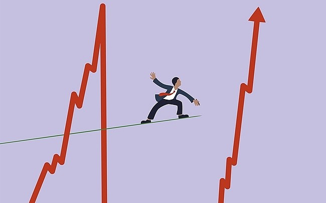 Nhà đầu tư cổ phiếu trót “đu đỉnh”, chớ vội vàng “gỡ” lỗ