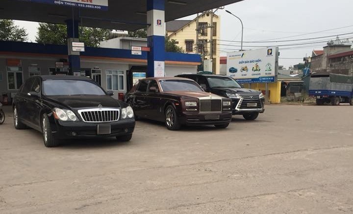 Ngoài Rolls-Royce, ông Trịnh Văn Quyết còn từng sử dụng 2 xe đắt tiền của Maybach, đều có vách ngăn riêng tư