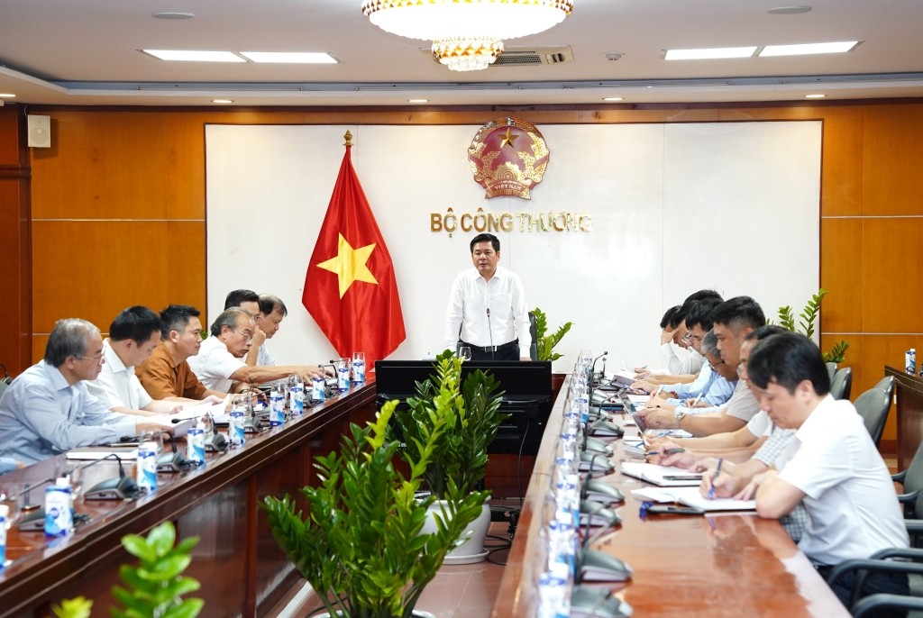 Bộ trưởng Bộ Công Thương: Doanh nghiệp đầu mối xăng dầu khẩn trương xuất dự trữ thương mại đáp ứng cho thị trường