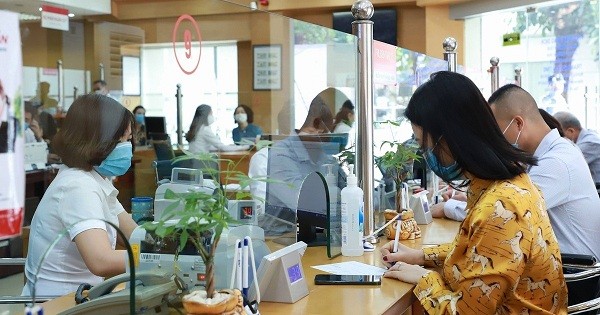 Nên hay không “bơm tiền” giải cứu thị trường?
