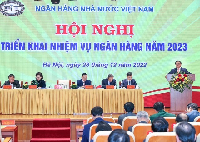 Thủ tướng: Bảo đảm an ninh tiền tệ, an toàn hệ thống và thanh khoản ngân hàng thông suốt trong mọi tình huống