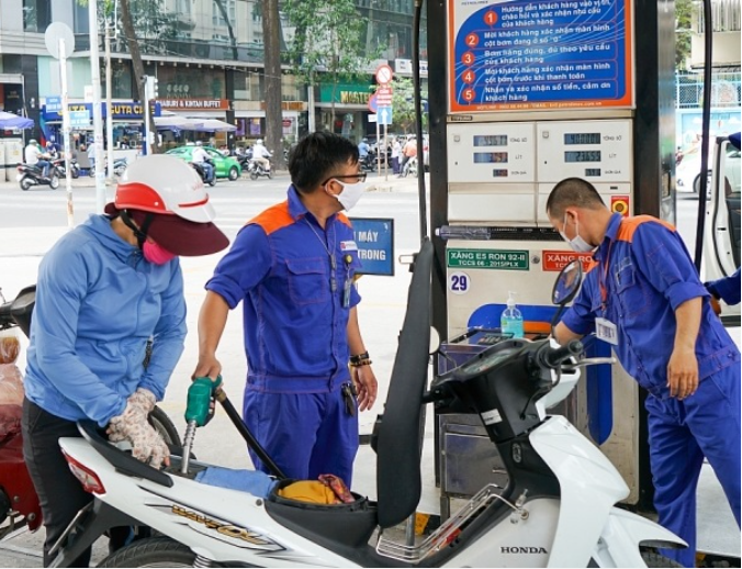 Lùi điều chỉnh giá xăng vào ngày 1/2