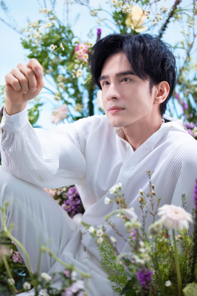 Đan Trường tiết lộ đang gặp vấn đề sức khỏe ở tuổi 46, phải hạn chế dùng điện thoại