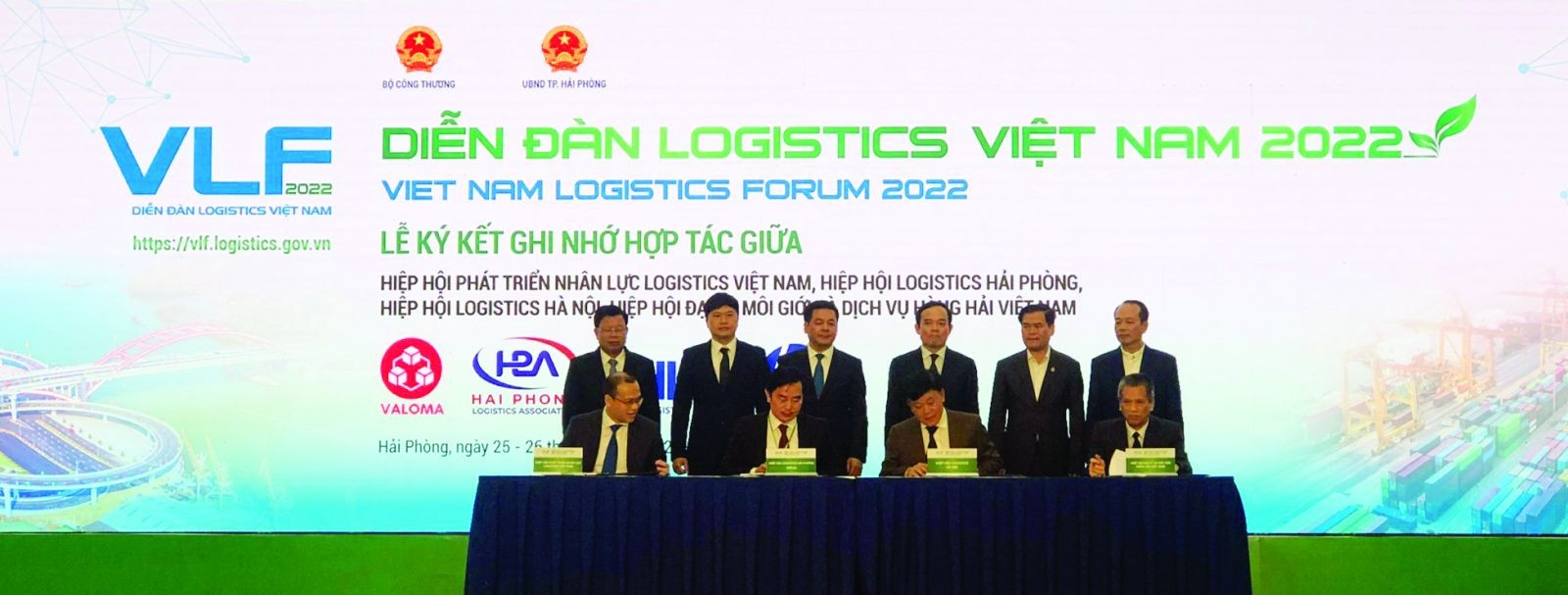 “Xanh hóa logistics”