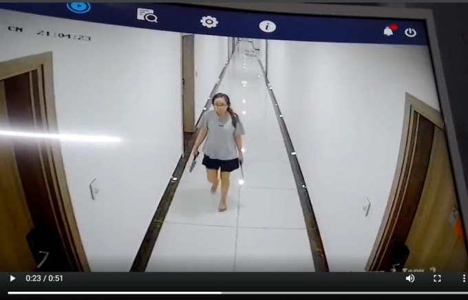Cư dân trong chung cư có dấu hiệu 'tâm thần', cầm hung khí dọa hàng xóm khiếp sợ