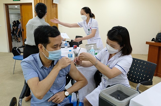 Rà soát chế độ phụ cấp đối với cán bộ y tế dự phòng, y tế cơ sở trong lực lượng vũ trang