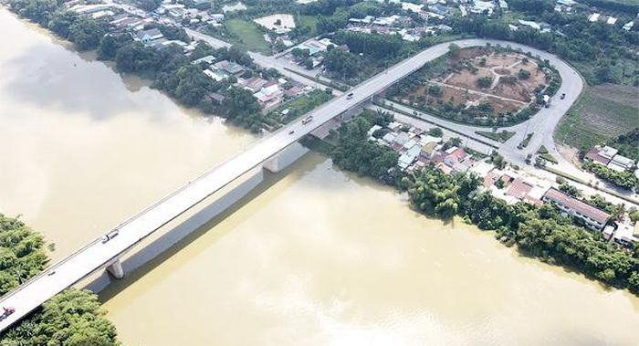 Lãnh đạo tỉnh Bình Dương báo cáo Bộ trưởng Bộ giao thông về dự án đường Vành đai 4