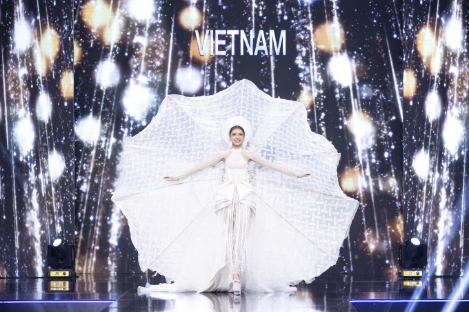 Mãn nhãn với phần trình diễn 'Bánh tráng' của Thanh Thanh Huyền tại đêm bán kết Miss Charm 2023