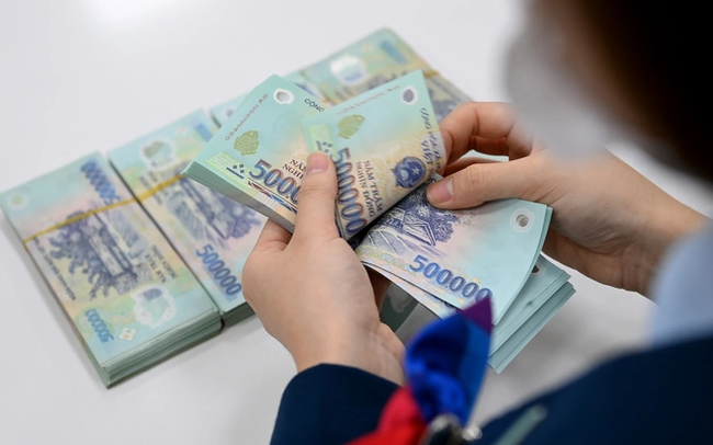 Hàng loạt ngân hàng giảm lãi suất cho vay, hỗ trợ khách hàng doanh nghiệp