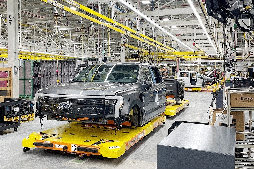 Ford tạm ngừng sản xuất xe bán tải điện F-150 Lightning vì những lo ngại về pin