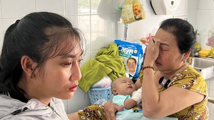 Vụ người mẹ ném con 4 tháng tuổi xuống đất: Xót xa khoảnh khắc gặp lại con gái trước khi mất thị lực