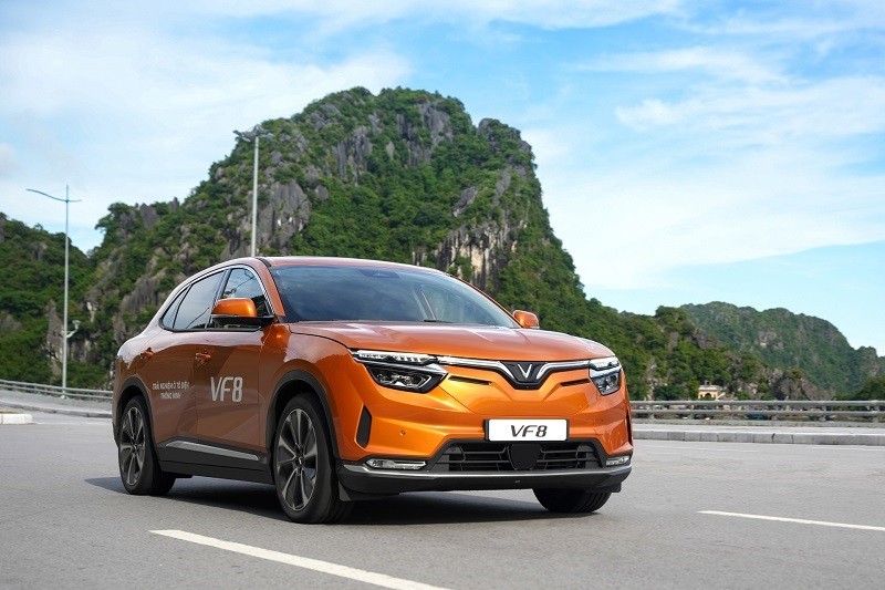 Công ty taxi điện của tỷ phú Phạm Nhật Vượng tuyển tài xế: Lương cứng đến 11 triệu đồng, hoa hồng 25% tổng doanh thu tháng