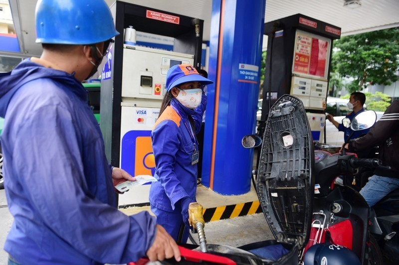 Giá xăng dầu hôm nay 13/3: Xăng tăng từ 380-490 đồng/lít, giá dầu tăng 240-720 đồng/lít