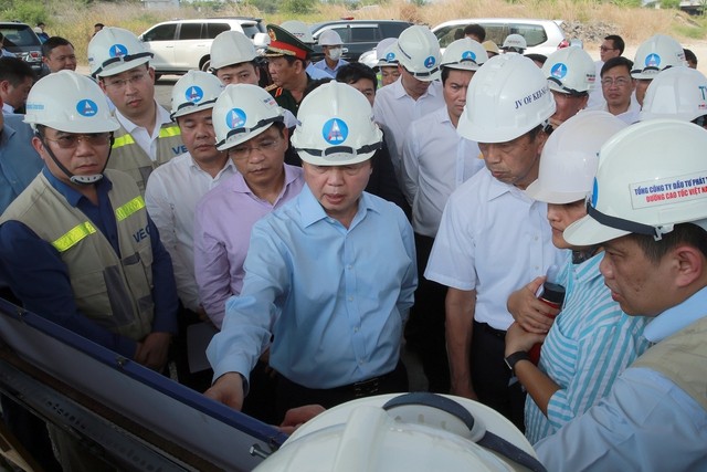 Phó Thủ tướng chỉ ra điểm “bất hợp lý” khi thi công cao tốc Bến Lức – Long Thành