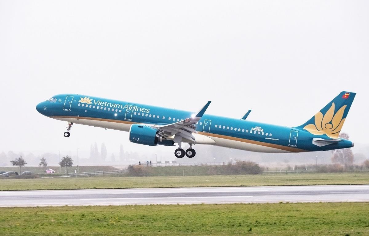 Vietnam Airlines đình chỉ 4 tiếp viên nghi ngờ mang theo chất cấm