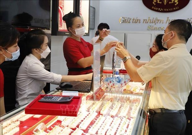 Giá vàng trong nước đảo chiều tăng, tỷ giá trung tâm giảm mạnh
