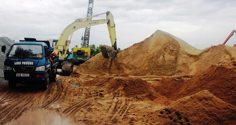 Giải quyết tình trạng khan hiếm, đội giá cát xây dựng bằng cách nào?