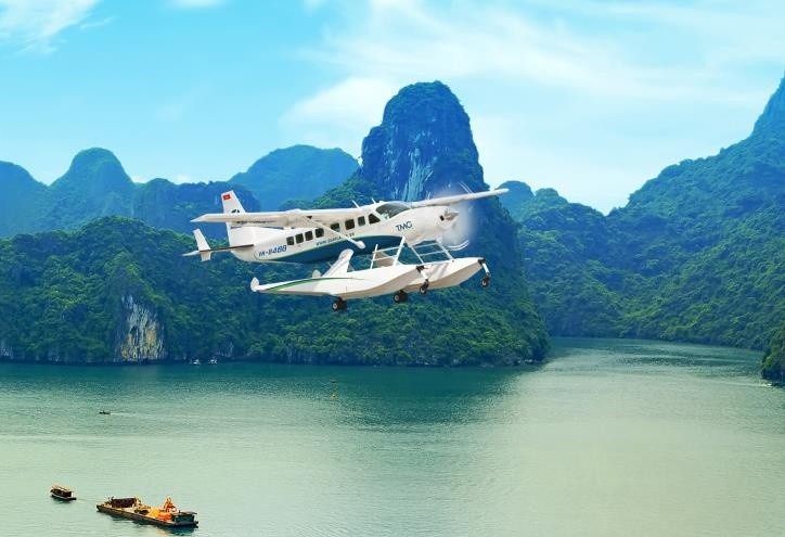 Thủy phi cơ ngắm vịnh Hạ Long vẫn hoạt động bình thường