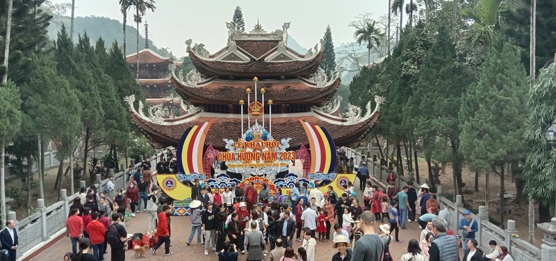 Tu bổ, phục hồi di tích lịch sử và danh lam thắng cảnh quốc gia đặc biệt chùa Hương