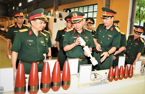 Tổ chức quản lý và hoạt động của doanh nghiệp trực tiếp phục vụ quốc phòng, an ninh
