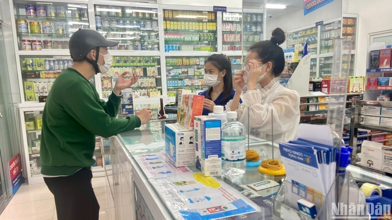 Hà Nội: Nhu cầu mua kit test, thuốc cảm cúm tăng cao