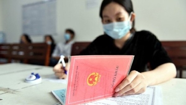 Các trường không được bắt người dân trình sổ hộ khẩu, sổ tạm trú