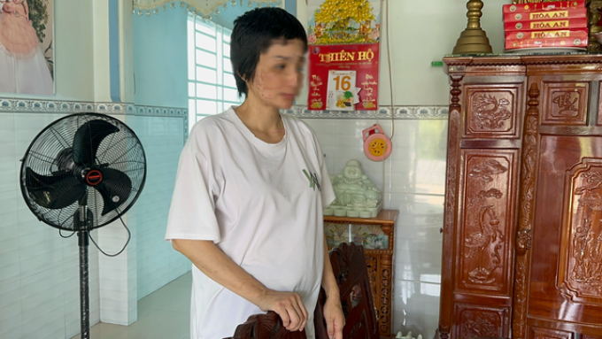 TikToker, YouTuber túc trực tại nhà người chồng bạo hành vợ mang thai 7 tháng