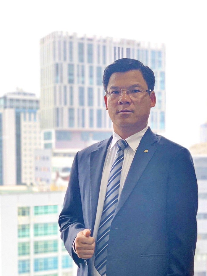 Chân dung tân tổng giám đốc của Xây dựng Hòa Bình