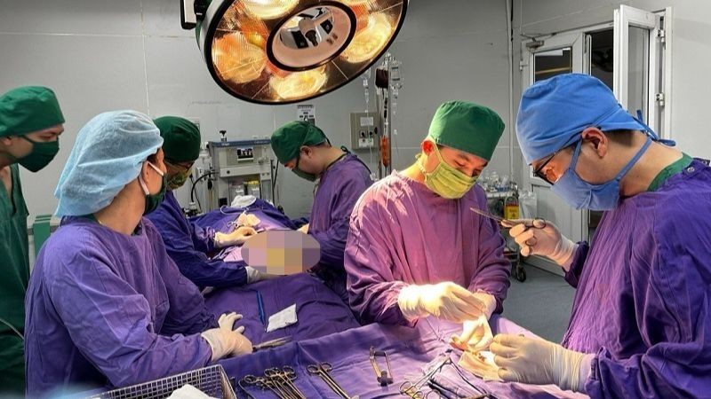 Cứu người bệnh vết thương phức tạp vùng cổ thoát chết kỳ diệu