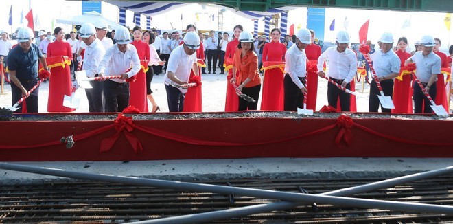 Hợp long công trình cầu Vĩnh Tuy giai đoạn 2 tại Hà Nội