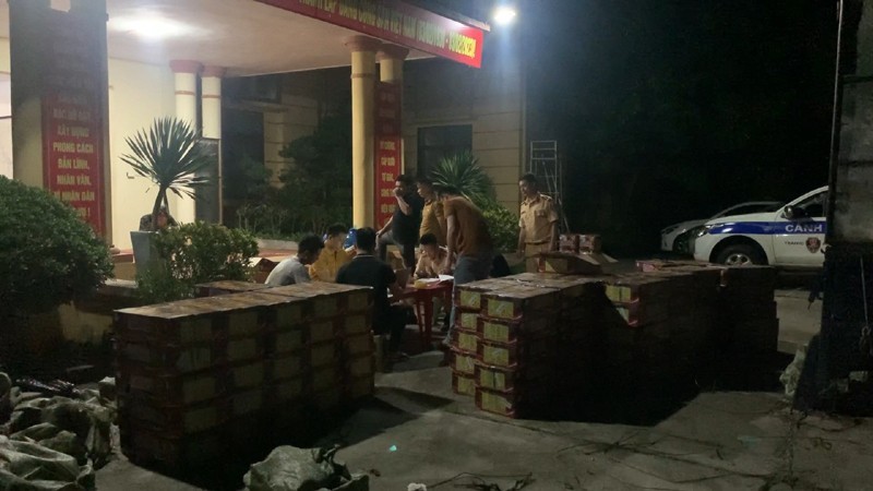 Bắt giữ hơn một tấn pháo lậu