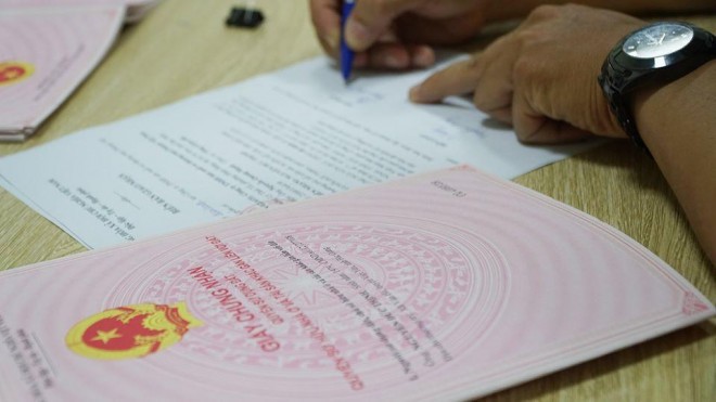 Làm thế nào để xác nhận thành viên hộ gia đình trên sổ đỏ?