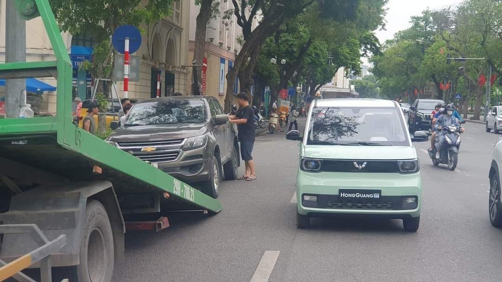 Xe điện Trung Quốc Wuling Hongguang Mini EV bị bắt gặp trên phố Hà Nội, dự kiến ra mắt cuối tháng này