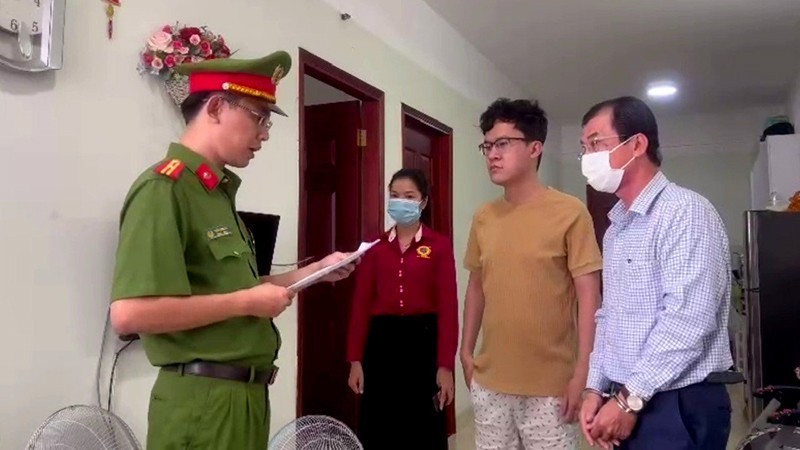 Bắt giam một bác sĩ về tội làm giả tài liệu của cơ quan, tổ chức